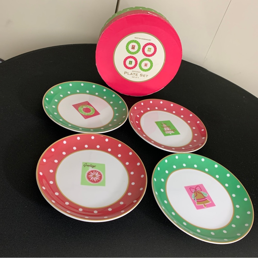 Boston Warehouse HAPPY HOLIDAYS Porcelain Snack Dessert Plates Set of Four